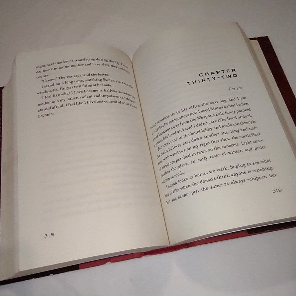 Allegiant by Veronica Roth hardback book - Picture 9 of 11